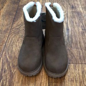 Carter’s Sherpa lined boots - size 11 toddler